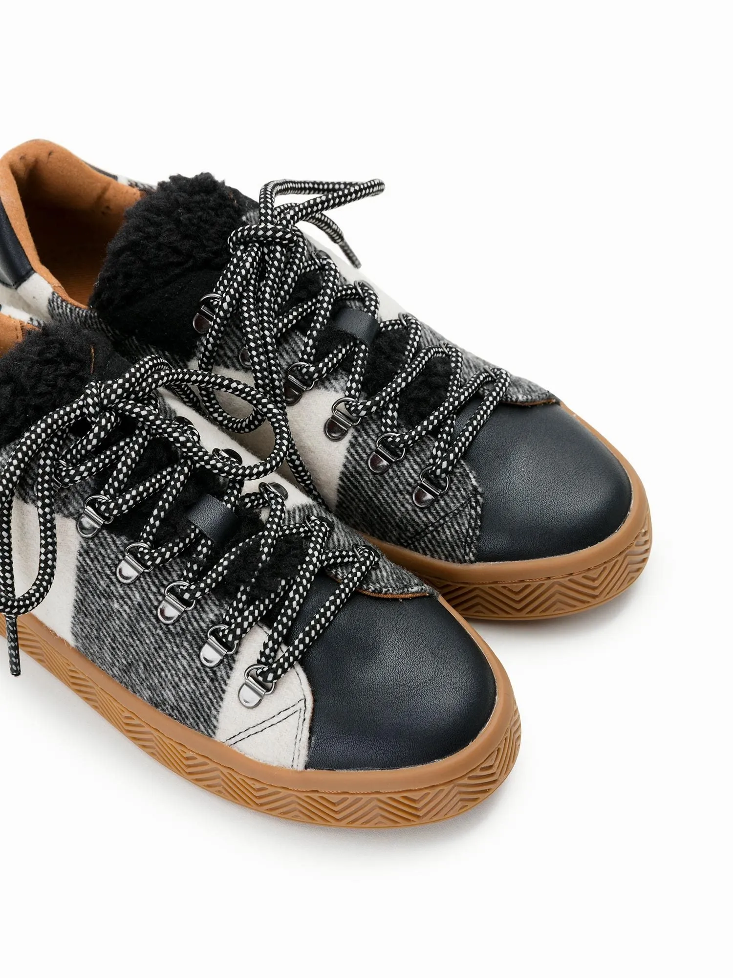 Ginger Sneaker Silk Scottish Black White