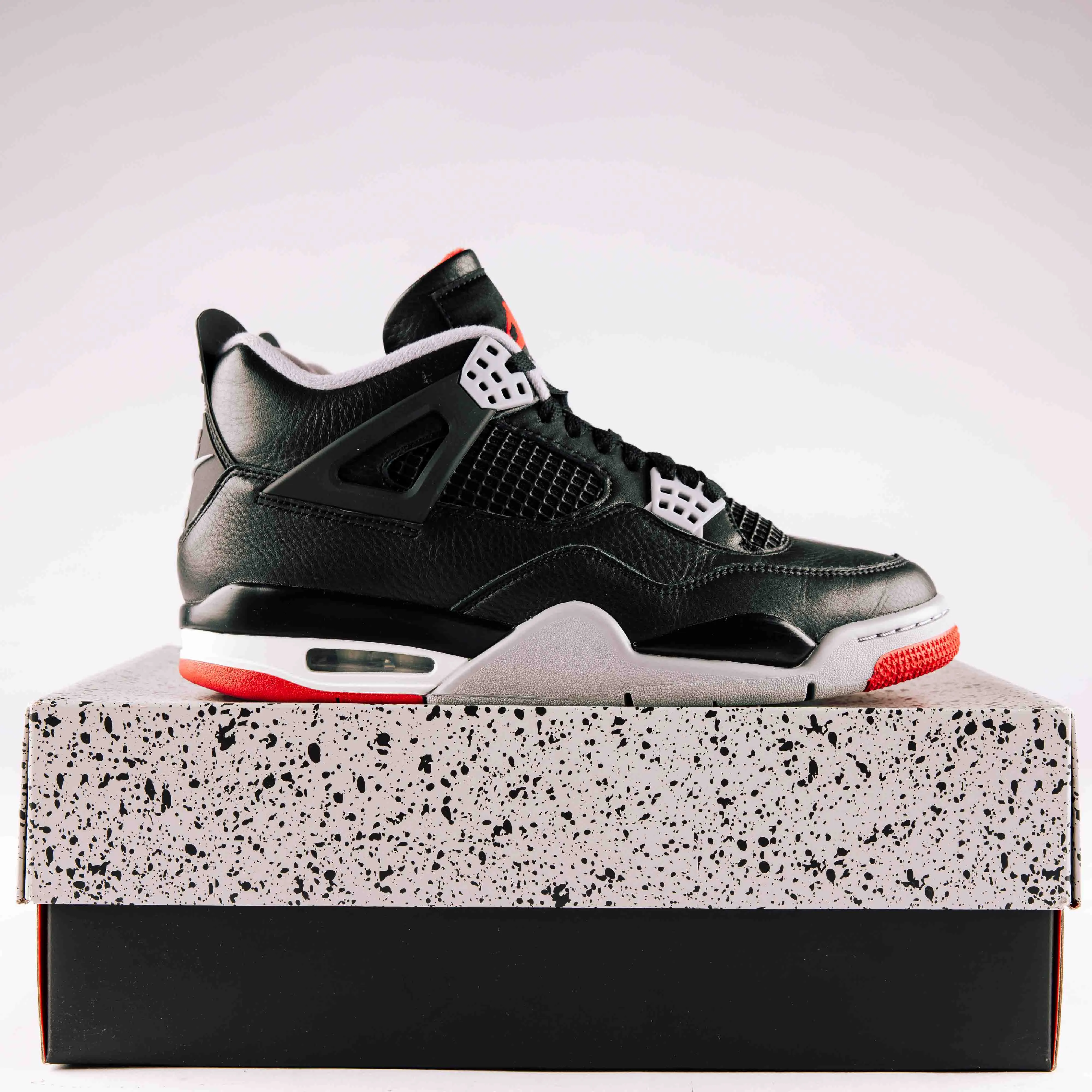 Jordan 4 Retro Bred Reimagined - Used - 0568